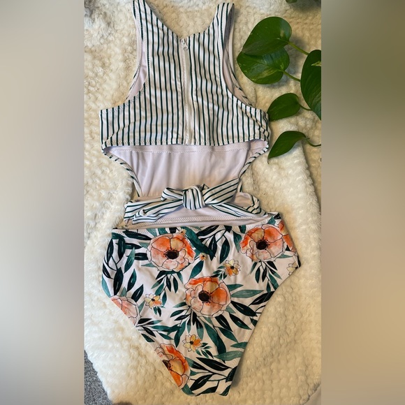 CUPSHE Zip-back Floral and Striped One-Piece Bathing Suit - S - Picture 2 of 4
